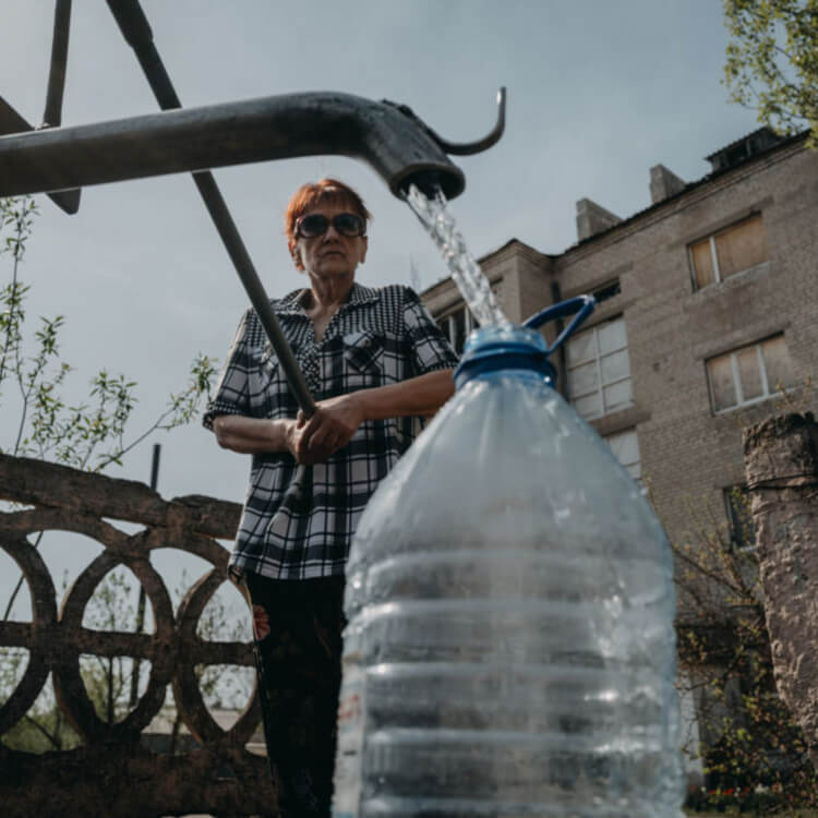 В Донбассе кризис с водой: при чем тут коррупция в Минобороны?