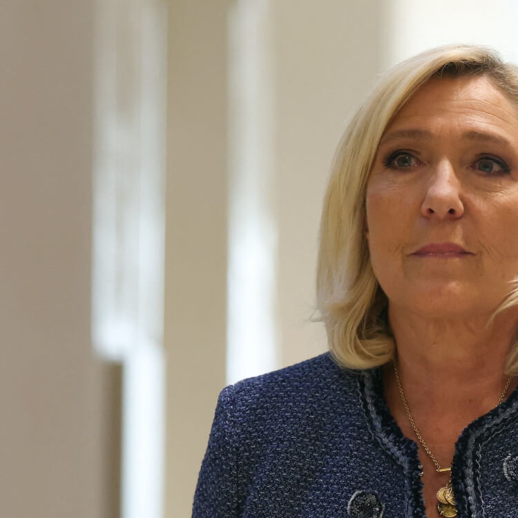 Марин Ле Пен отстранили от выборов. Теперь правые точно победят?